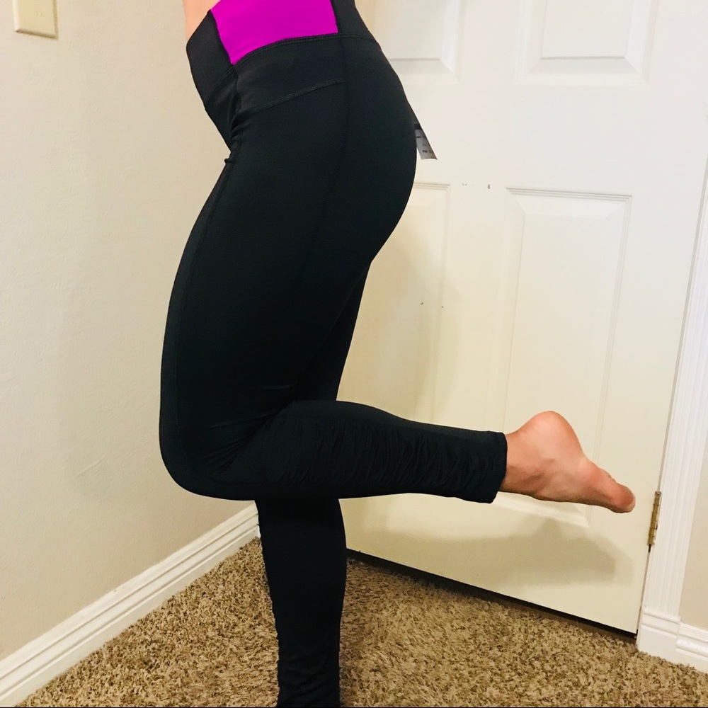 ‼️SOLD OUT‼️ Calvin Klein Performance Leggings - Picture 1 of 5